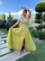 VESTIDO LONGO VERDE OLIVA COM TULE E APLICAÇÕES DE BRILHO PONTO CHIC