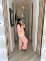 CONJUNTO ROSA COM DETALHE CONTRASTANTE PONTO CHIC - Image 4