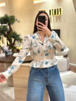 BLUSA FLORAL BRANCA E AZUL PONTO CHIC