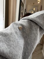 CAMISOLA CINZA COM CORAÇÕES METÁLICOS PONTO CHIC - Image 4