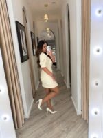 VESTIDO BEGE MANGA CURTA COM MACHOS PONTO CHIC - Image 3