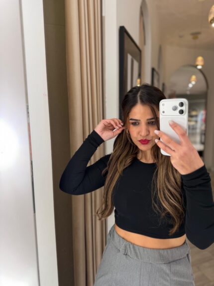 TOP CROPPED PRETO MANGA COMPRIDA PONTO CHIC