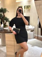 VESTIDO PRETO MANGA CURTA COM MACHOS PONTO CHIC - Image 4