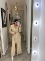 VESTIDO CAMISEIRO EM RENDA BEGE COM CINTO PONTO CHIC