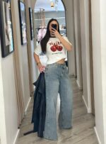 CALÇA DE GANGA COM CINTURA ASSIMÉTRICA E BOTÃO DUPLO DIXIE