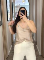 TOP ALÇA FINA ROSA COM APLICAÇÕES RINASCIMENTO - Image 2