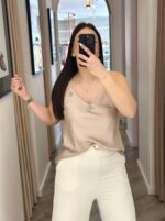 TOP ALÇA FINA ROSA COM APLICAÇÕES RINASCIMENTO