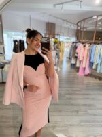 VESTIDO DE MALHA ROSA E PRETO COM RECORTE CORAÇÃO RUGA