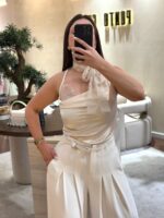 TOP BEGE ACETINADO COM DETALHE CHOKER EM RENDA PONTO CHIC