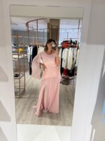 VESTIDO COMPRIDO ROSA COM SAIA PLISSADA PONTO CHIC - Image 4