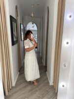 VESTIDO MIDI BRANCO EM RENDA COM CINTO E DETALHES EM BRILHO PONTO CHIC - Image 7