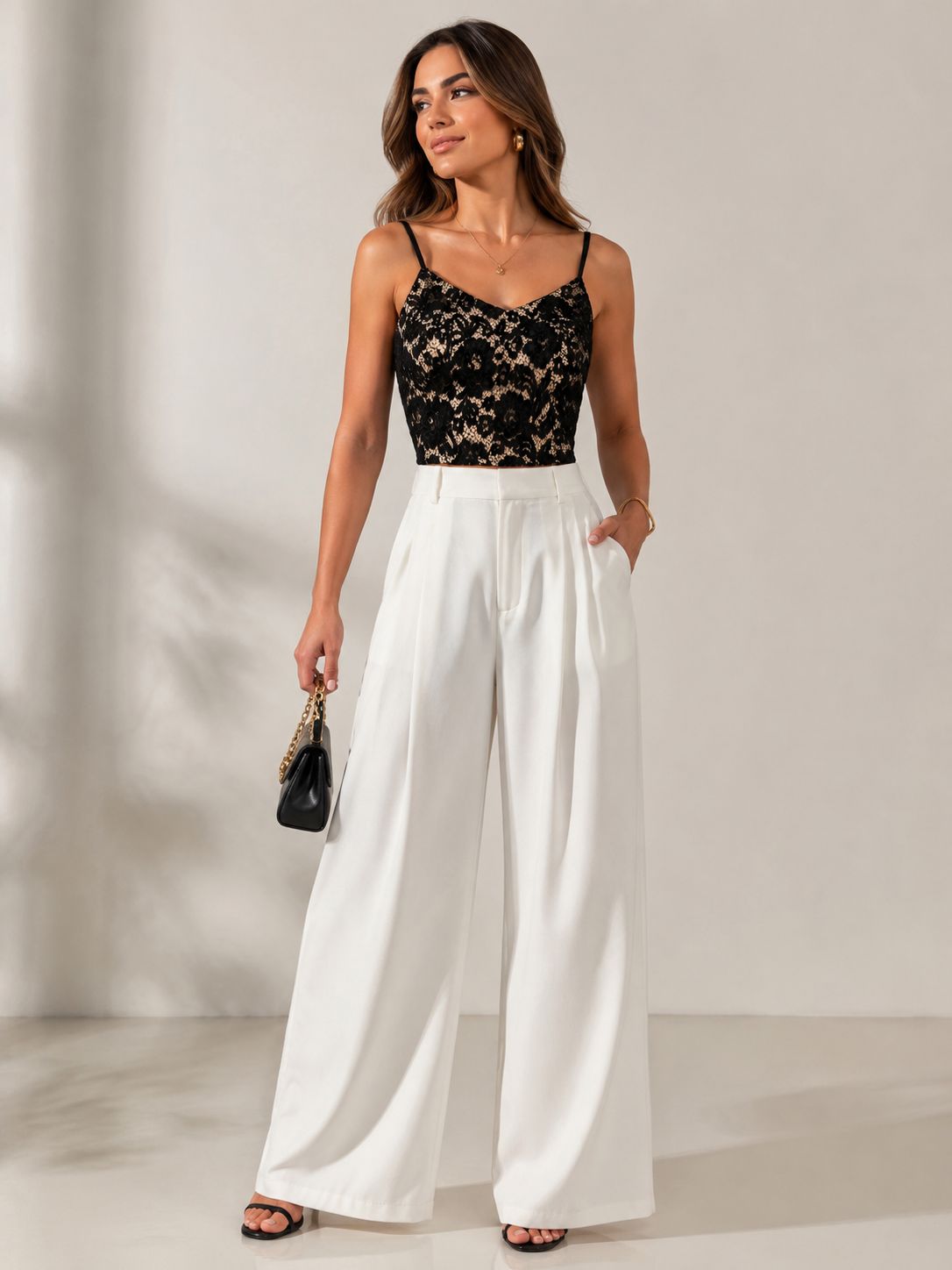 WhatsApp Image 2026-05-22 at 11.15.54 (1) TOP DE RENDA PRETO COM BASE BEGE RINASCIMENTO - Image 1