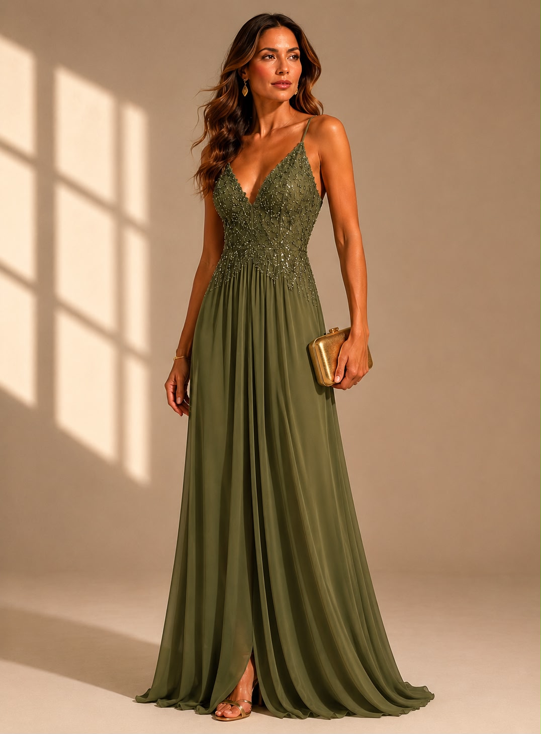 WhatsApp Image 2026-06-02 at 19.18.02 VESTIDO LONGO VERDE OLIVA COM CORPETE BORDADO E SAIA FLUIDA PONTO CHIC - Image 1