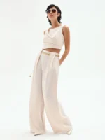 CALÇA BEGE FLUIDA COM PREGAS NA CINTURA RINASCIMENTO