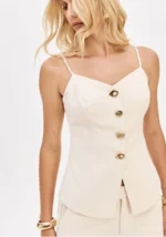 TOP BEGE COM BOTÕES DOURADOS LANÇA PERFUME - Image 2