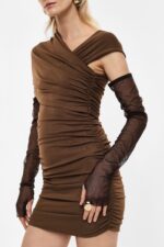 VESTIDO CURTO CAFÉ COM DRAPEADO E MANGAS REMOVÍVEIS IMPERIAL - Image 3