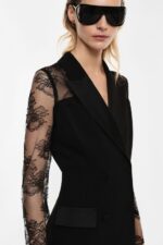 VESTIDO BLAZER PRETO COM RENDA E GOLA EM CETIM IMPERIAL - Image 4