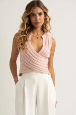 TOP DE MALHA ROSA COM EFEITO TRESPASSADO E CORRENTE DOURADA FERRACHE
