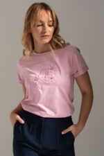 T-SHIRT COM BORDADO FLORAL ROSA FERRACHE