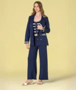 TOP DE MALHA MARINHO ÀS RISCAS COM BOTÕES DOURADOS RUGA - Image 2