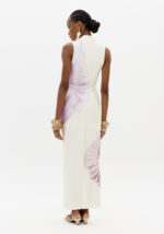 VESTIDO CRU COM ESTAMPA DE CONCHA EM TONS ROSA E CAMEL LANÇA PERFUME - Image 5