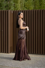 VESTIDO CASTANHO COM RENDA E CORPETE ESTRUTURADO PONTO CHIC - Image 4