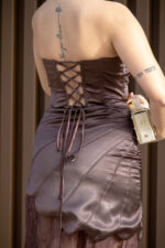 VESTIDO CASTANHO COM RENDA E CORPETE ESTRUTURADO PONTO CHIC - Image 8