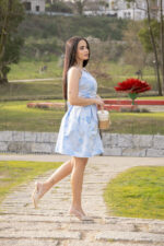 VESTIDO AZUL COM PADRÃO FLORAL RINASCIMENTO - Image 3