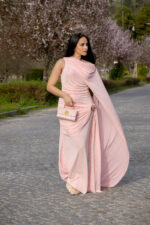 VESTIDO ROSA DRAPEADO COM DETALHE METÁLICO PONTO CHIC