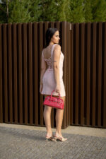 VESTIDO ROSA COM ENTRELAÇADO NAS COSTAS PONTO CHIC - Image 3