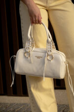 MALA CRU ESTRUTURADA COM DETALHE DE ILHÓS VALENTINO CREATIONS - Image 3