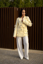 BLAZER AMARELO COM APLICAÇÕES BRILHANTES PONTO CHIC - Image 2