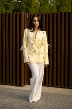 BLAZER AMARELO COM APLICAÇÕES BRILHANTES PONTO CHIC - Image 3