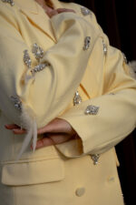 BLAZER AMARELO COM APLICAÇÕES BRILHANTES PONTO CHIC - Image 6