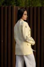 BLAZER AMARELO COM APLICAÇÕES BRILHANTES PONTO CHIC - Image 7