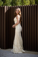 VESTIDO DOURADO COMPRIDO COM BRILHANTES PONTO CHIC - Image 5