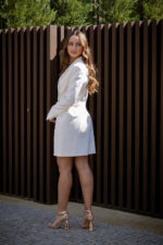 VESTIDO BLAZER BEGE TRESPASSE IMPERIAL - Image 4