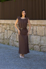 VESTIDO CASTANHO COM ABERTURA DRAPEADA NAS COSTAS IMPERIAL