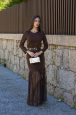 VESTIDO CASTANHO COM DETALHE DE TULE E CINTO IMPERIAL