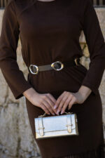 VESTIDO CASTANHO COM DETALHE DE TULE E CINTO IMPERIAL - Image 3