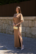 VESTIDO CAMEL COMPRIDO COM RACHA SAHOCO - Image 3