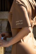 VESTIDO CAMEL COMPRIDO COM RACHA SAHOCO - Image 5