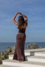 VESTIDO COMPRIDO CASTANHO DRAPEADO COM RENDA PONTO CHIC - Image 6