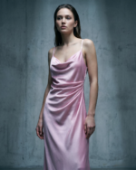 VESTIDO COMPRIDO ROSA ACETINADO COM DRAPEADO IMPERIAL