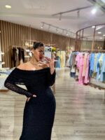 VESTIDO COMPRIDO PRETO EM RENDA COM DRAPEADO PONTO CHIC