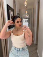 TOP BEGE COM DETALHE DOURADO PONTO CHIC