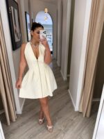 VESTIDO BEGE COM PREGAS E FECHO DOURADO RINASCIMENTO - Image 2