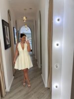 VESTIDO BEGE COM PREGAS E FECHO DOURADO RINASCIMENTO - Image 5