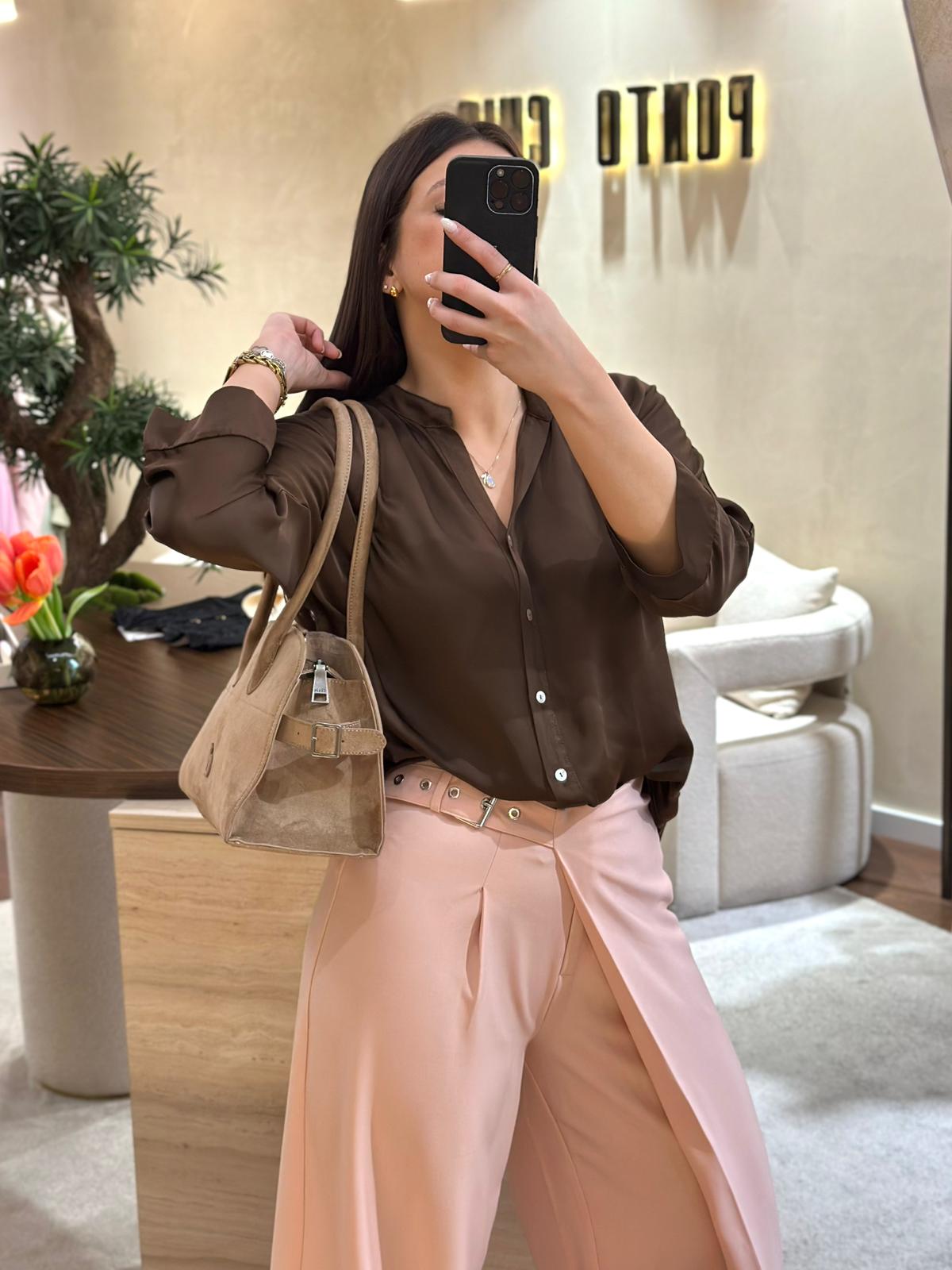 WhatsApp Image 2026-03-10 at 16.07.57 (1) CAMISA ACETINADA CASTANHA DIXIE - Image 1