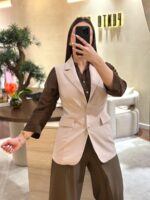 COLETE BEGE COM BOTÕES DOURADOS RINASCIMENTO - Image 2